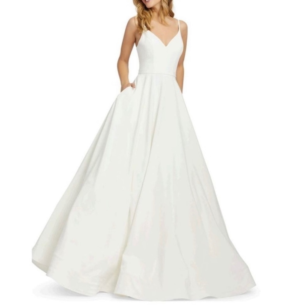 Mac Duggal White V-Neck Crepe Ballgown.  Size 6